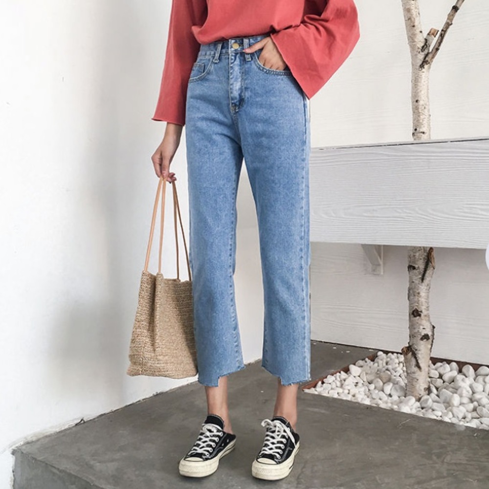 High Rise - Straight Leg - Cropped Jeans